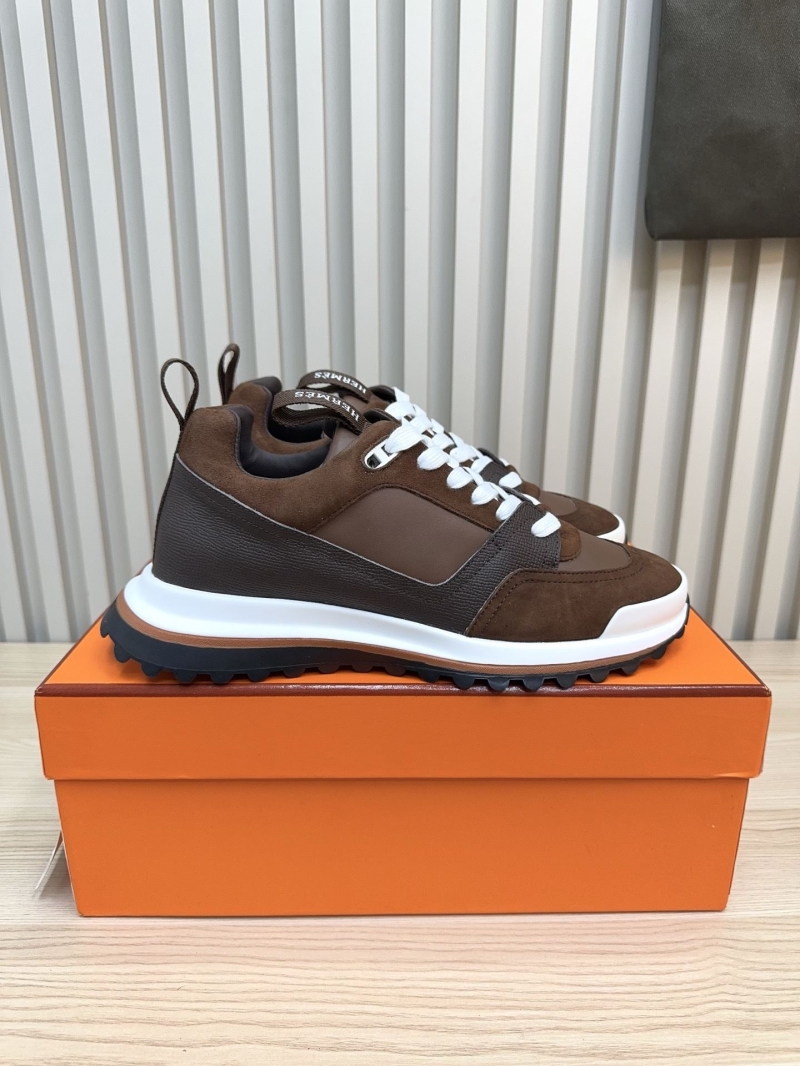 H**me5 sneaker